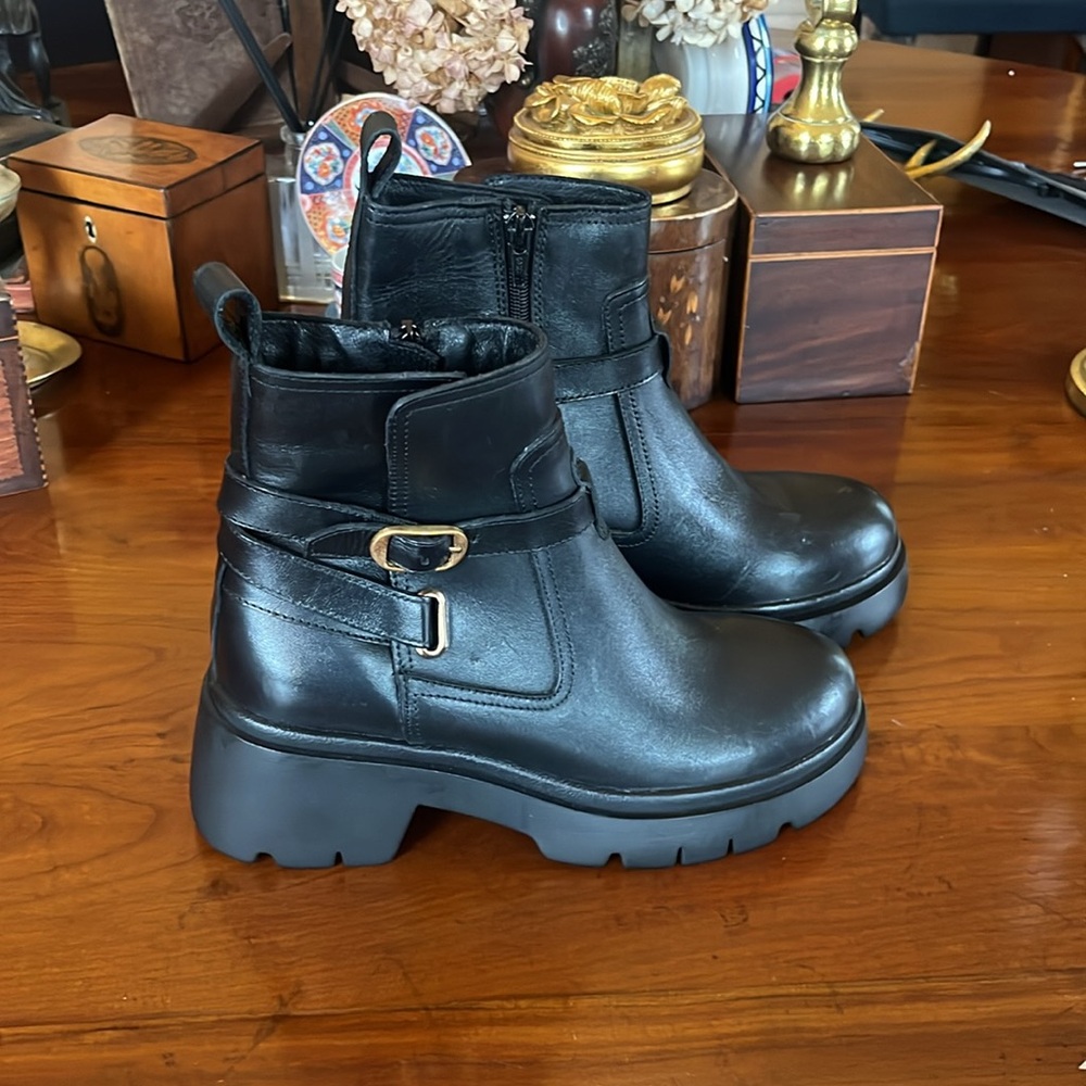 Steve Madden Colletta Leather Buckle Detail Lug Sole Booties - Picture 4 of 14